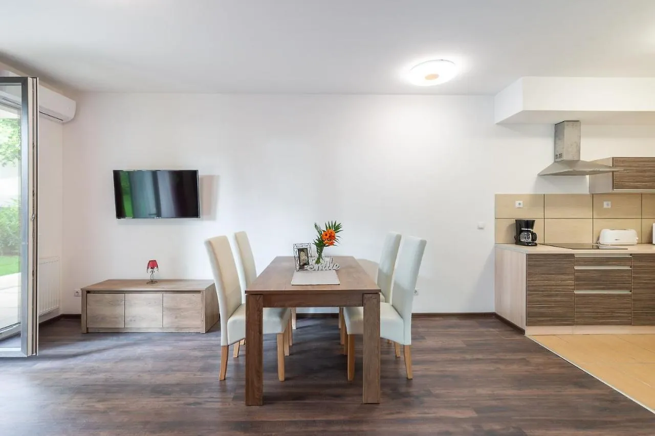Corvin Residence Apartments Budapest 4*,
